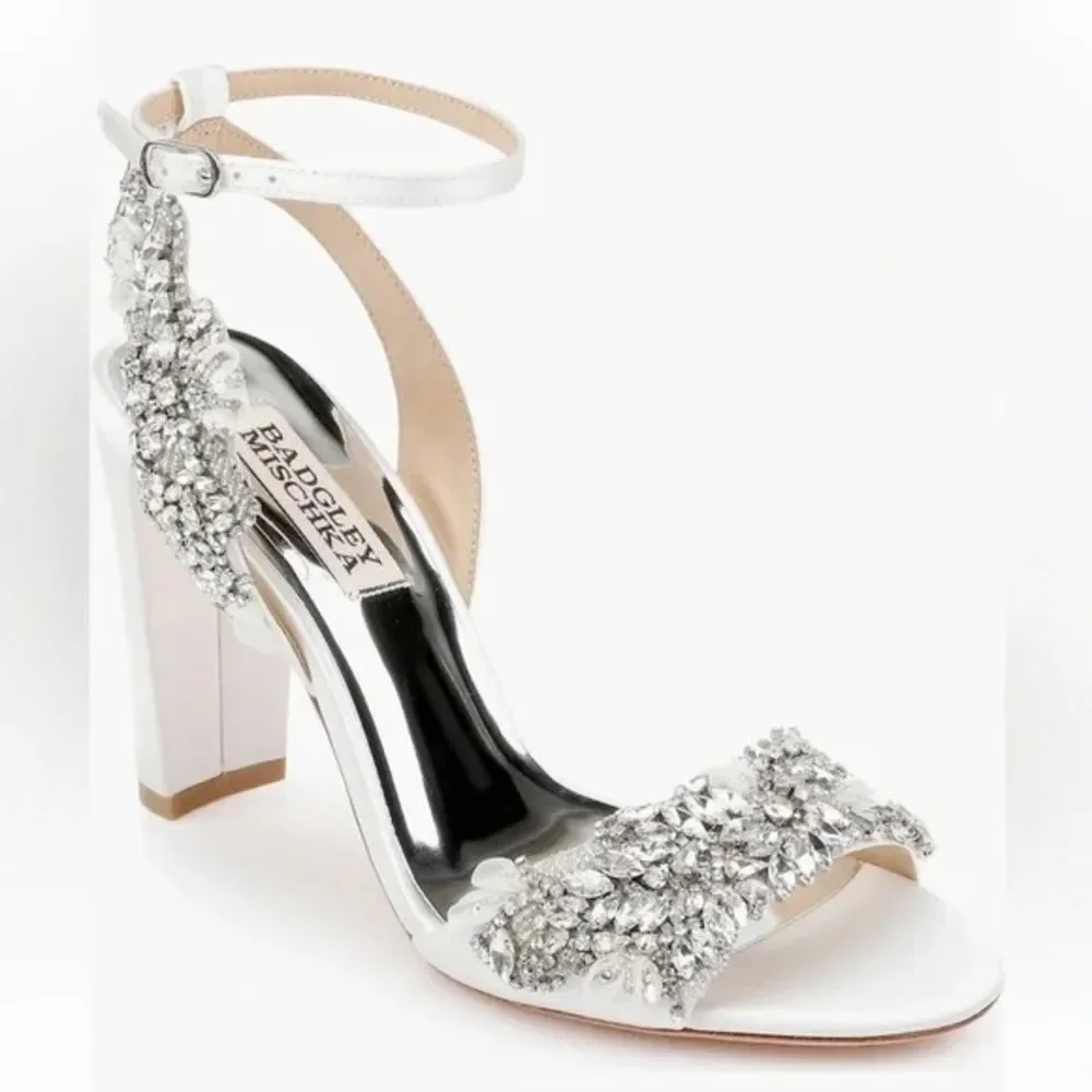 Badgley Mischka Heeled Sandals 8 Crystal Wedding Chic Bridal Elegant White Libby